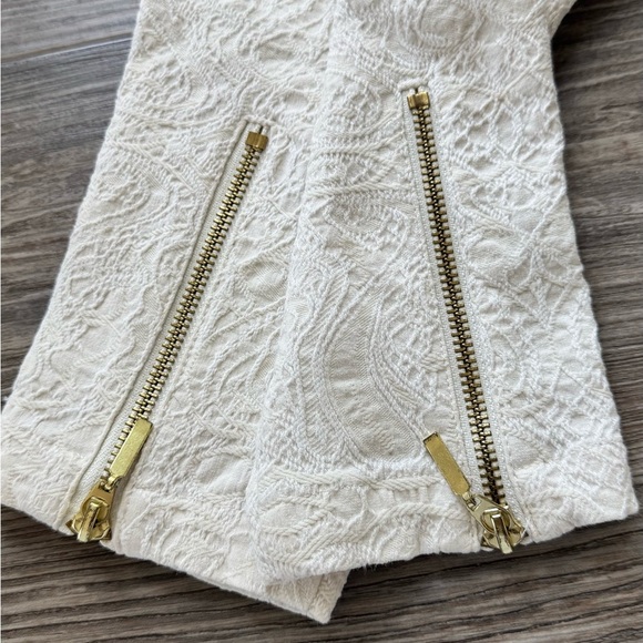 Gorgeous H&M Lace Jeans in Creme White and Gold Hardware- Size 2 - Picture 8 of 11